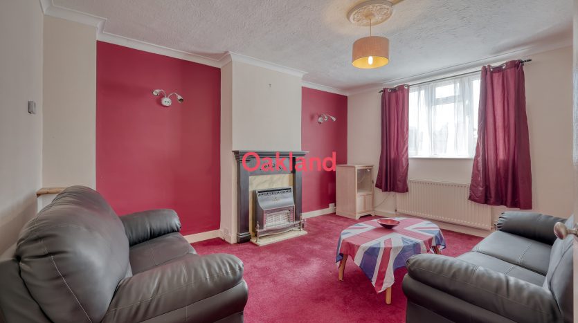 2 Bedroom Flat To Rent in Duke Road, Ilford, IG6 