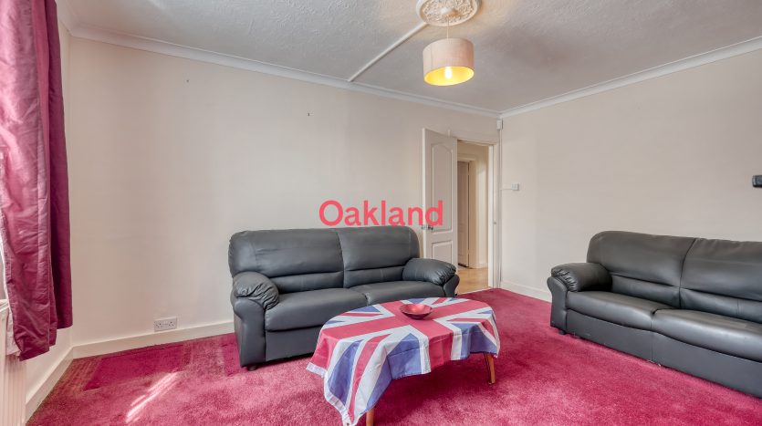 2 Bedroom Flat To Rent in Duke Road, Ilford, IG6 