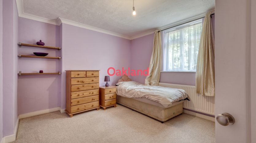 2 Bedroom Flat To Rent in Duke Road, Ilford, IG6 