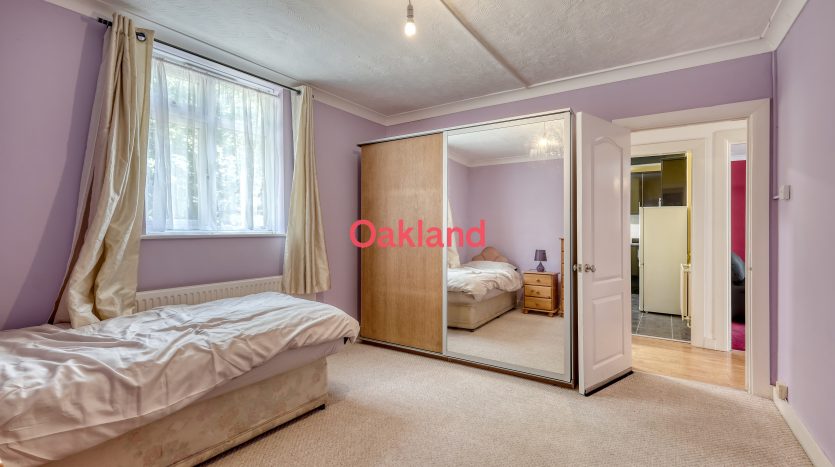 2 Bedroom Flat To Rent in Duke Road, Ilford, IG6 