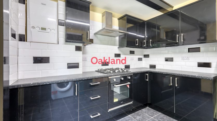 2 Bedroom Flat To Rent in Duke Road, Ilford, IG6 