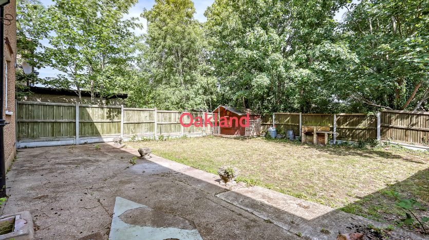 2 Bedroom Flat To Rent in Duke Road, Ilford, IG6 