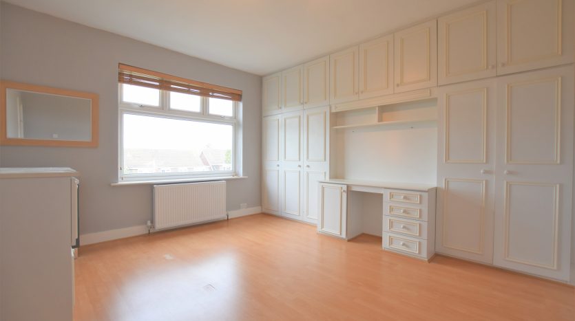 3 Bedroom Semi-Detached House For Sale in Vista Drive, Ilford, IG4 