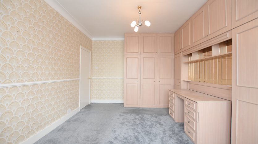 3 Bedroom Semi-Detached House For Sale in Vista Drive, Ilford, IG4 