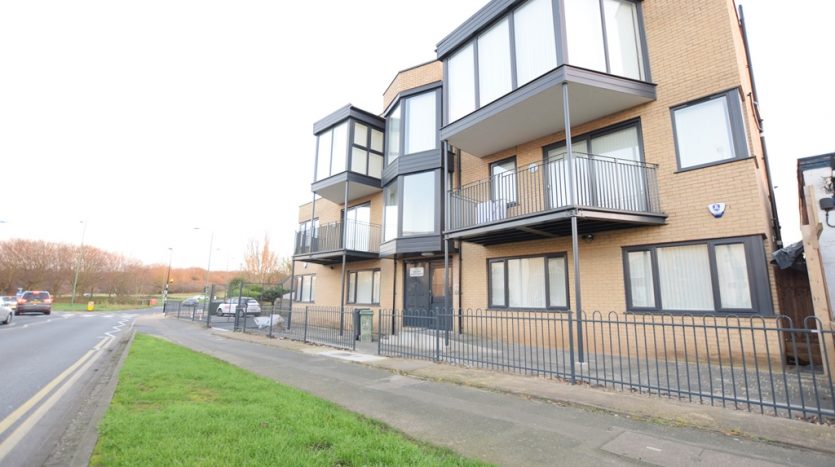 2 Bedroom Flat To Rent in Solway Apartments, London, E4 6