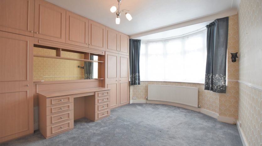3 Bedroom Semi-Detached House For Sale in Vista Drive, Ilford, IG4 