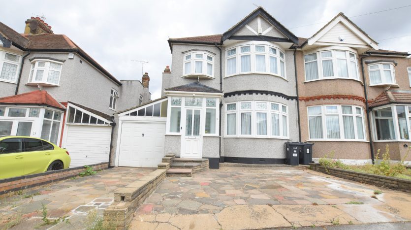 3 Bedroom Semi-Detached House For Sale in Vista Drive, Ilford, IG4 