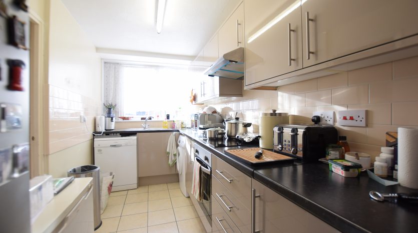 3 Bedroom House To Rent in Tiptree Crescent, Ilford, IG5 