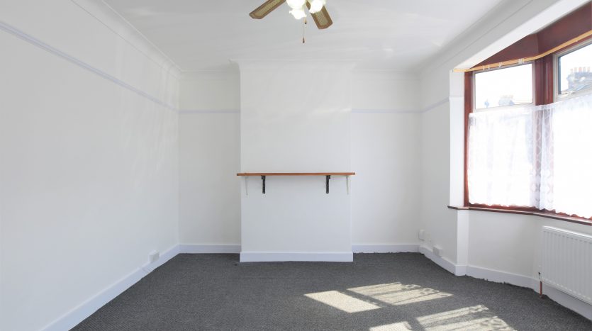 3 Bedroom End of Terrace House To Rent in Fallaize Avenue, Ilford, IG1 