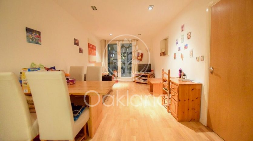 1 Bedroom Flat To Rent in City Tower 3 Limeharbour, London, E14 