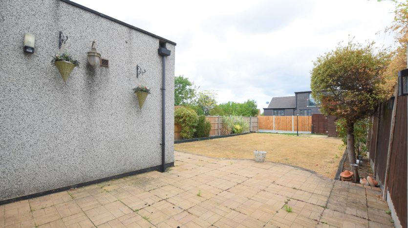 3 Bedroom Semi-Detached House For Sale in Vista Drive, Ilford, IG4 