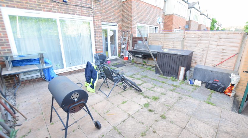 3 Bedroom House To Rent in Tiptree Crescent, Ilford, IG5 