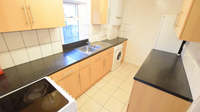 4 Bedroom House To Rent in Balfour Road, Ilford, IG1 