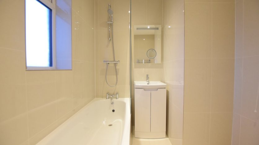 2 Bedroom Flat To Rent in Solway Apartments, London, E4 6