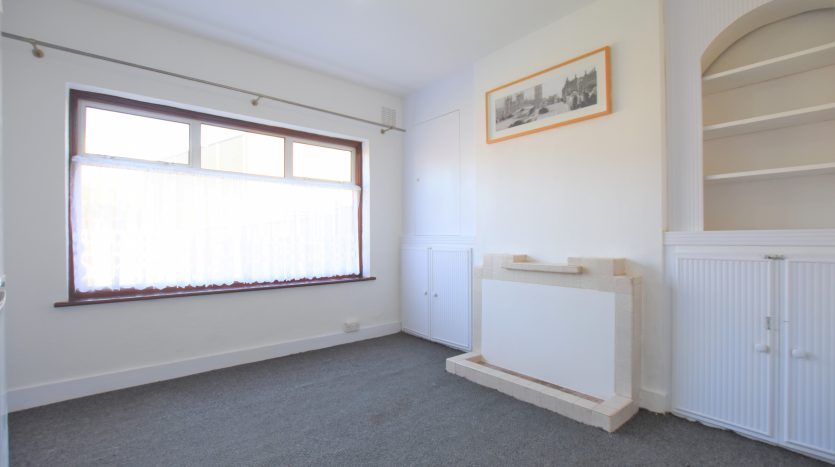 3 Bedroom End of Terrace House To Rent in Fallaize Avenue, Ilford, IG1 