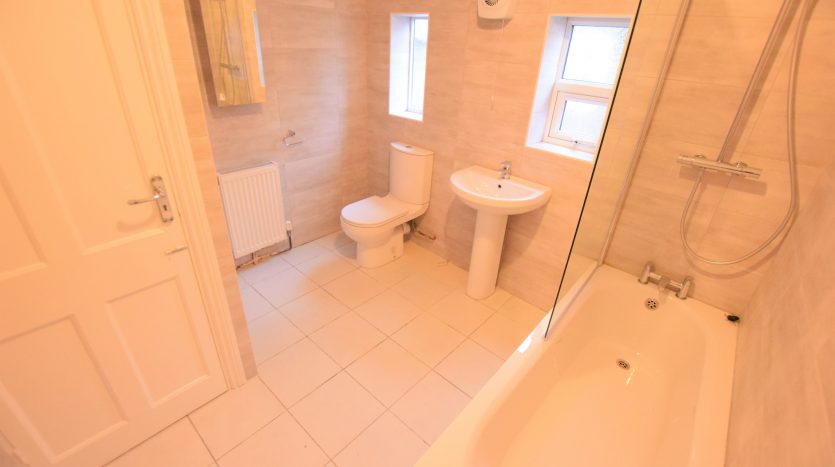 4 Bedroom House To Rent in Balfour Road, Ilford, IG1 