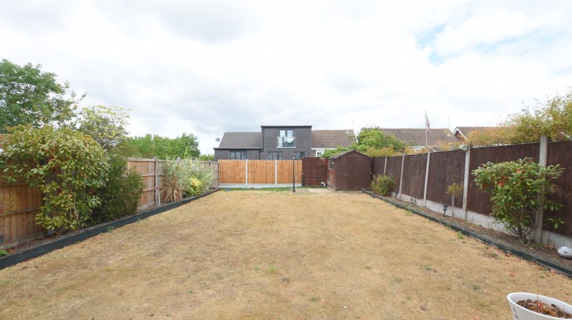 3 Bedroom Semi-Detached House For Sale in Vista Drive, Ilford, IG4 