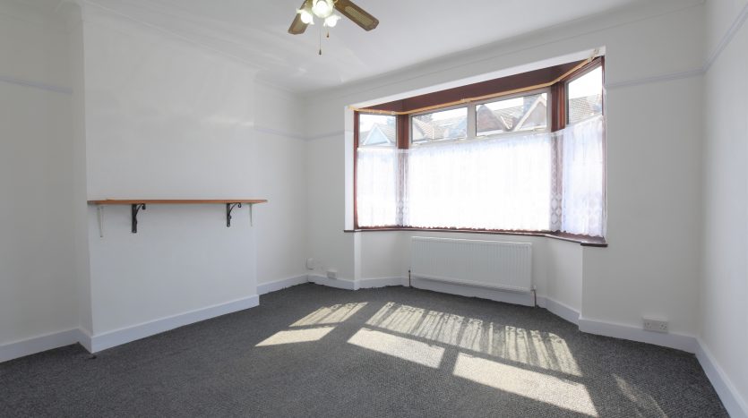 3 Bedroom End of Terrace House To Rent in Fallaize Avenue, Ilford, IG1 