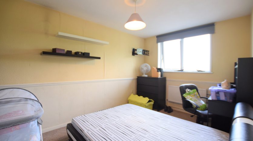 3 Bedroom House To Rent in Tiptree Crescent, Ilford, IG5 