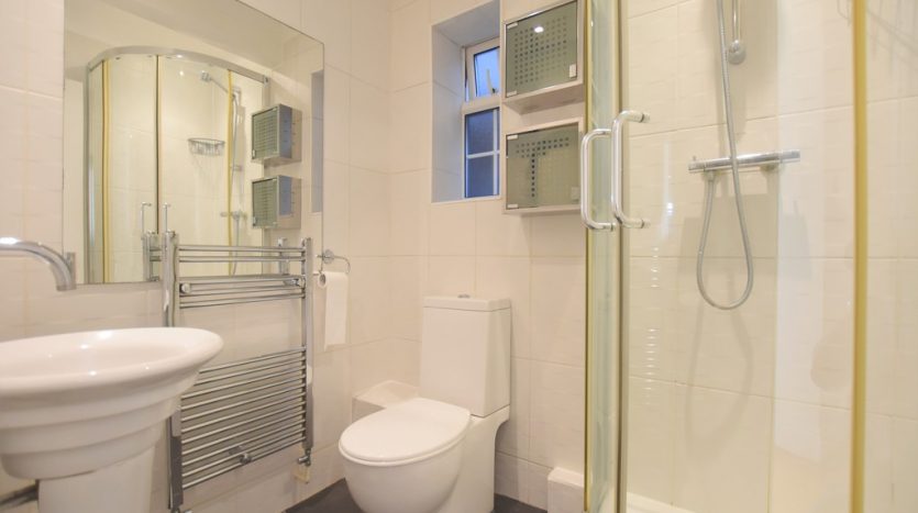 3 Bedroom  To Rent in Fencepiece Road, Chigwell, IG7 