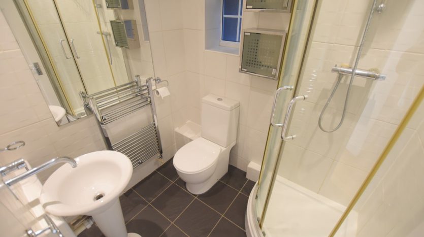 3 Bedroom  To Rent in Fencepiece Road, Chigwell, IG7 