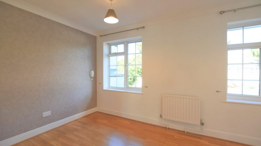 3 Bedroom  To Rent in Fencepiece Road, Chigwell, IG7 