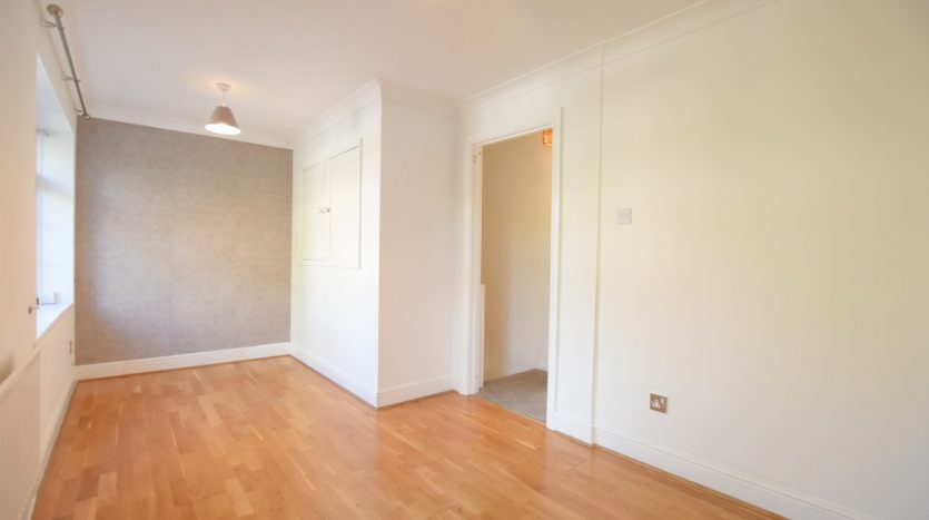 3 Bedroom  To Rent in Fencepiece Road, Chigwell, IG7 