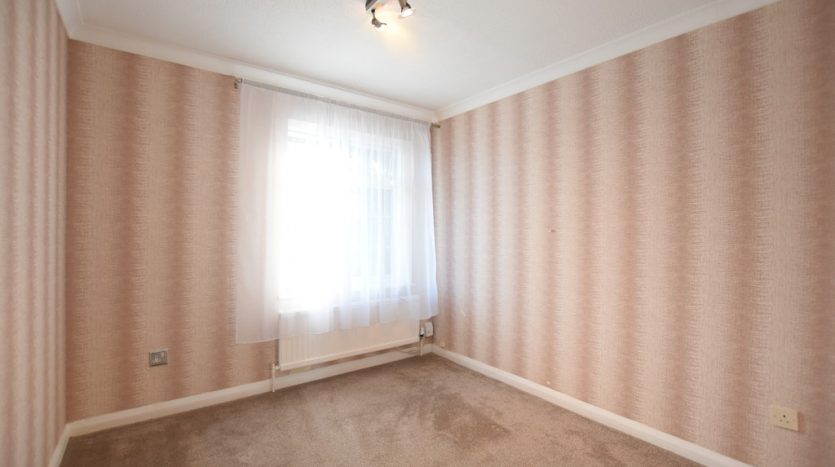 3 Bedroom  To Rent in Fencepiece Road, Chigwell, IG7 