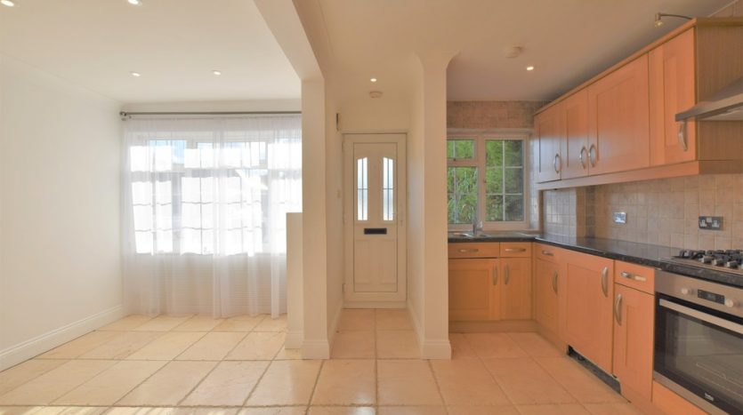 3 Bedroom  To Rent in Fencepiece Road, Chigwell, IG7 