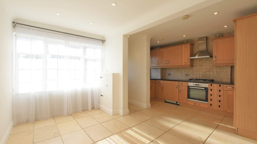 3 Bedroom  To Rent in Fencepiece Road, Chigwell, IG7 