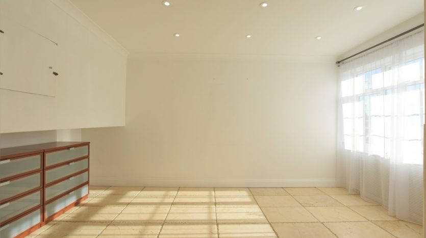 3 Bedroom  To Rent in Fencepiece Road, Chigwell, IG7 