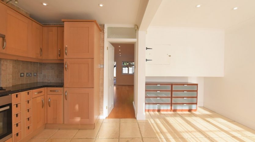 3 Bedroom  To Rent in Fencepiece Road, Chigwell, IG7 