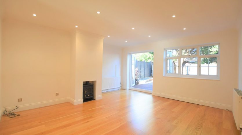 3 Bedroom  To Rent in Fencepiece Road, Chigwell, IG7 