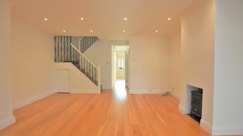 3 Bedroom  To Rent in Fencepiece Road, Chigwell, IG7 