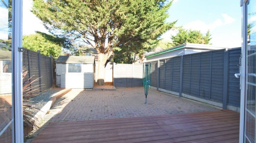 3 Bedroom  To Rent in Fencepiece Road, Chigwell, IG7 