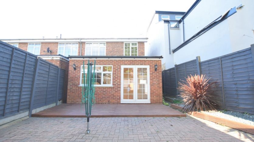 3 Bedroom  To Rent in Fencepiece Road, Chigwell, IG7 