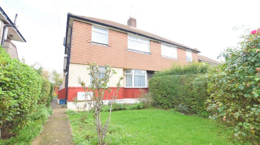 2 Bedroom  To Rent in Dryden Close, Hainault, IG6 