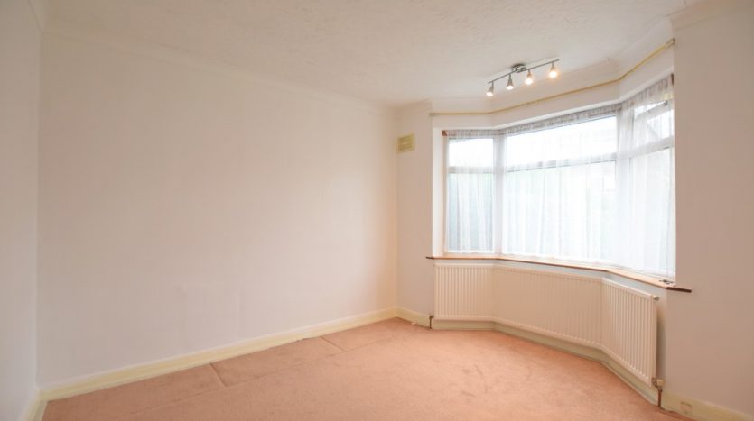 2 Bedroom  To Rent in Dryden Close, Hainault, IG6 