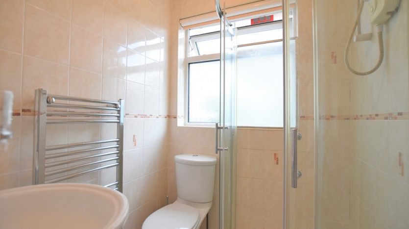 2 Bedroom  To Rent in Dryden Close, Hainault, IG6 