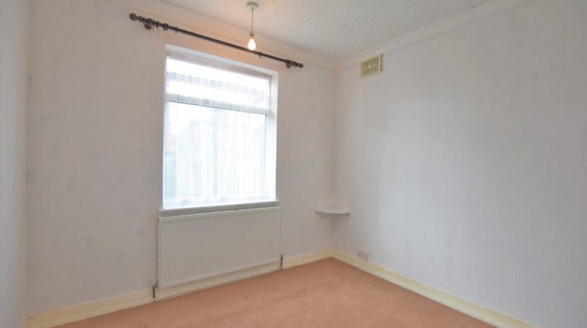 2 Bedroom  To Rent in Dryden Close, Hainault, IG6 