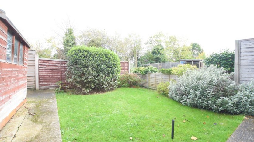 2 Bedroom  To Rent in Dryden Close, Hainault, IG6 