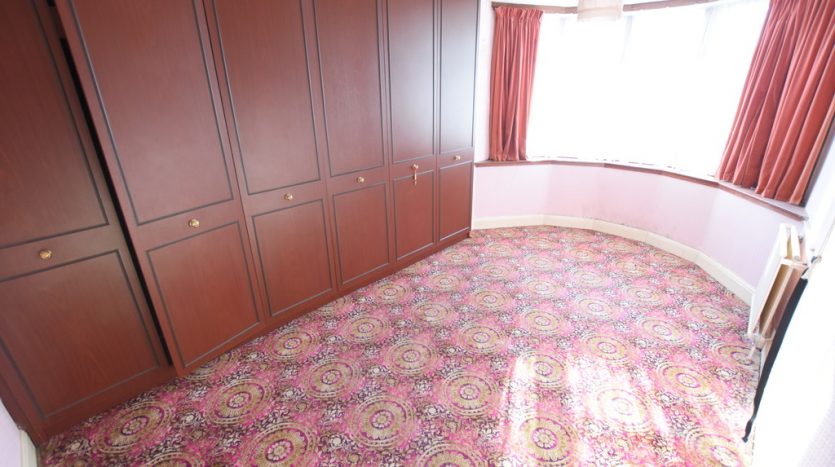 3 Bedroom  For Sale in Ashurst Drive, Barkingside, IG6 