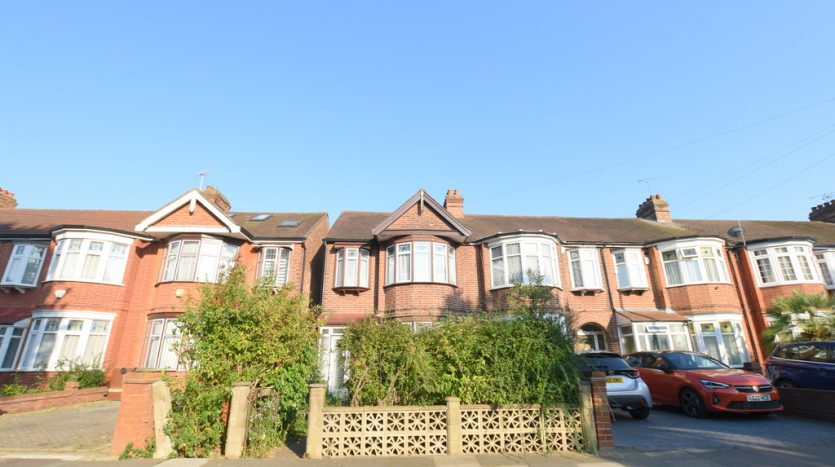 3 Bedroom  For Sale in Ashurst Drive, Barkingside, IG6 