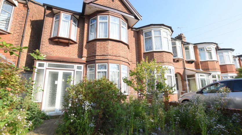 3 Bedroom  For Sale in Ashurst Drive, Barkingside, IG6 