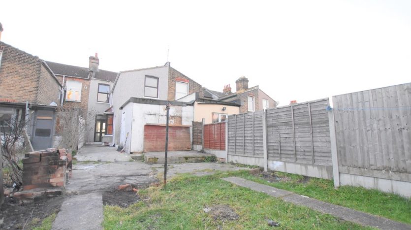 3 Bedroom  To Rent in Shakespeare Crescent, Manor Park, E12 