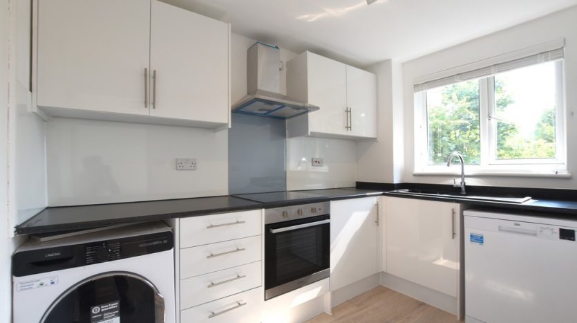 1 Bedroom  For Sale in High Road, Romford, RM6 