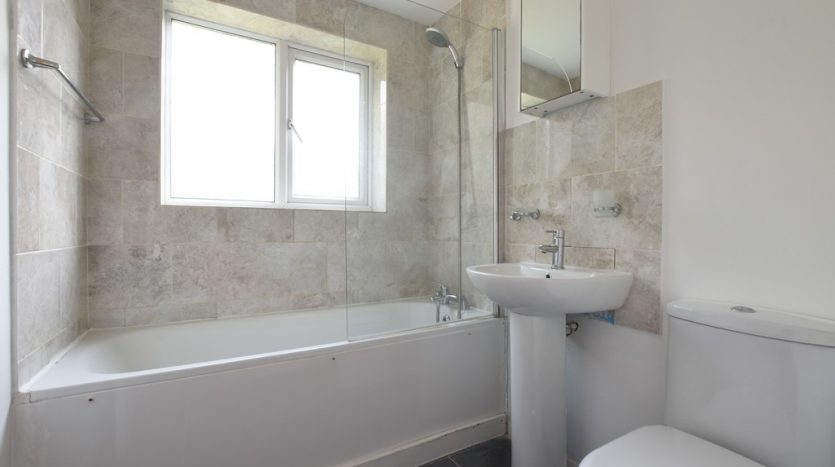 1 Bedroom  For Sale in High Road, Romford, RM6 