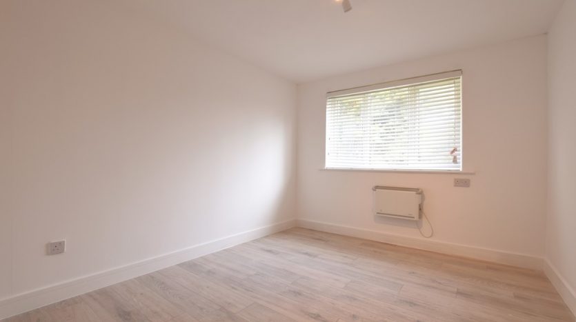 1 Bedroom  For Sale in High Road, Romford, RM6 