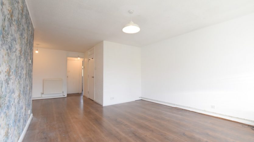 1 Bedroom  To Rent in Amanda Close, Chigwell, IG7 