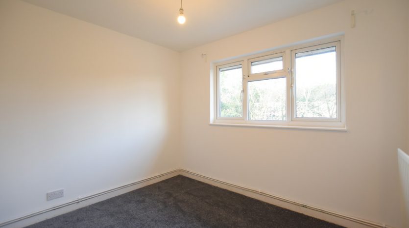 1 Bedroom  To Rent in Amanda Close, Chigwell, IG7 